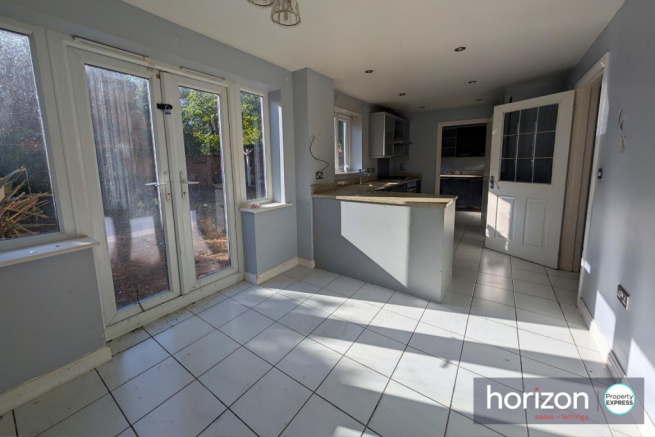 Kitchen/ Dining Area