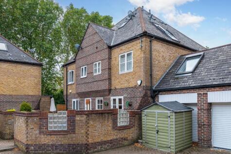 Trafalgar Close, London, SE16