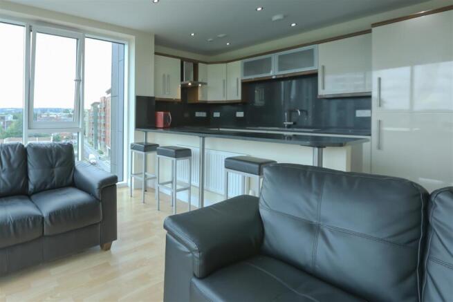 Apt 5, 112 Ecclesall Road - 5 bed kitchen.jpg