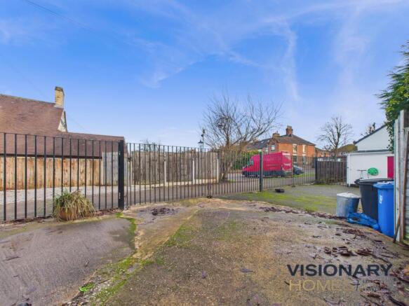 CAM03522G0-PR0228-STILL003