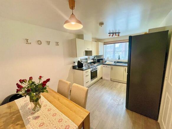 Kitchen 3.jpg
