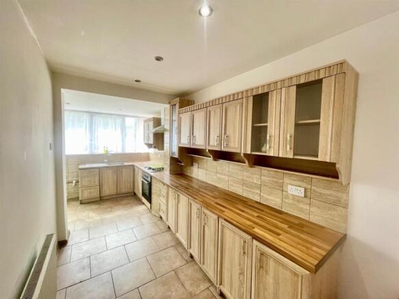 Kitchen 2.jpg