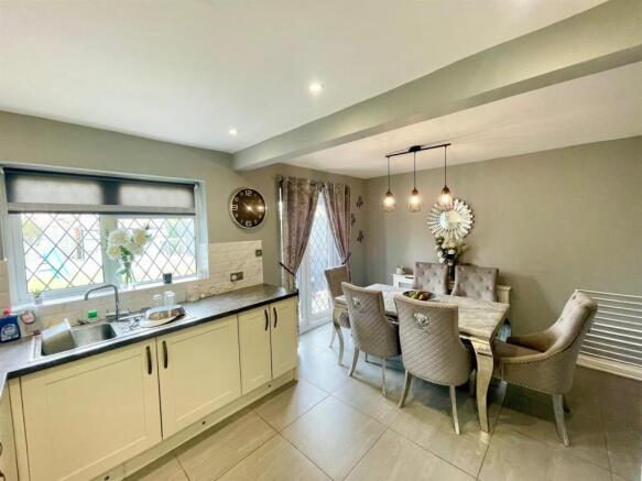 Kitchen 3.jpg