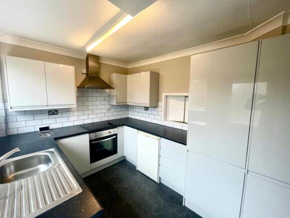 Kitchen 2.jpg