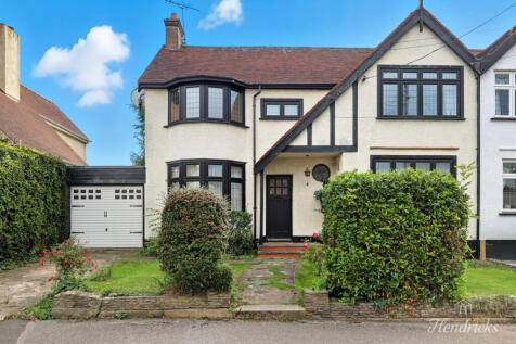 Beresford Gardens, Benfleet, SS7 2