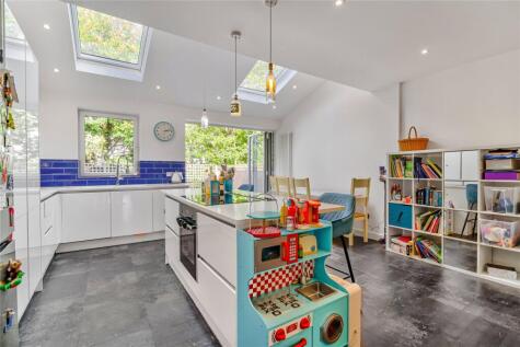 Runnymede Crescent, Streatham Vale, SW16