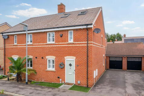 Harebell Avenue, Stotfold, Hitchin, SG5 4QZ