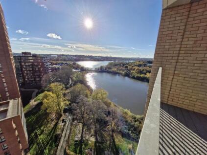 Stunning flat with beautiful view located by Hendon Reservoir NW9