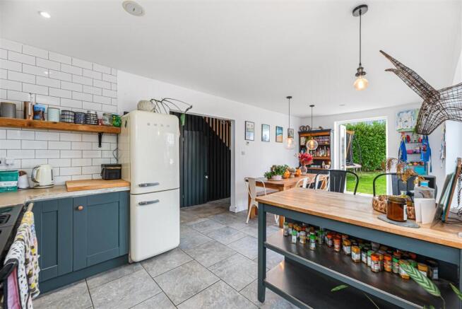 Kitchen/Dining Area