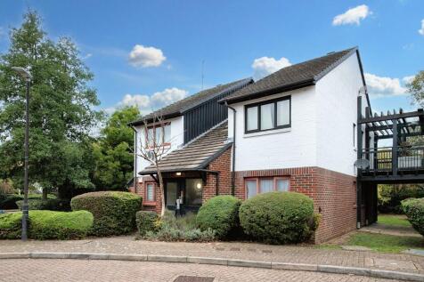 Marina Approach, Hayes, UB4