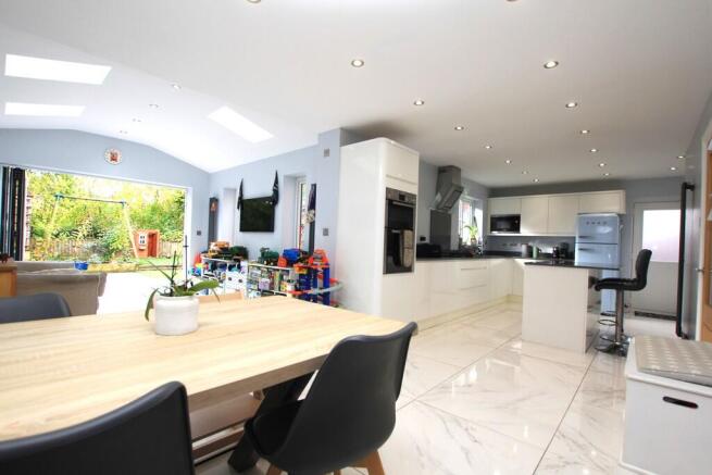 Dining area - 10 ...