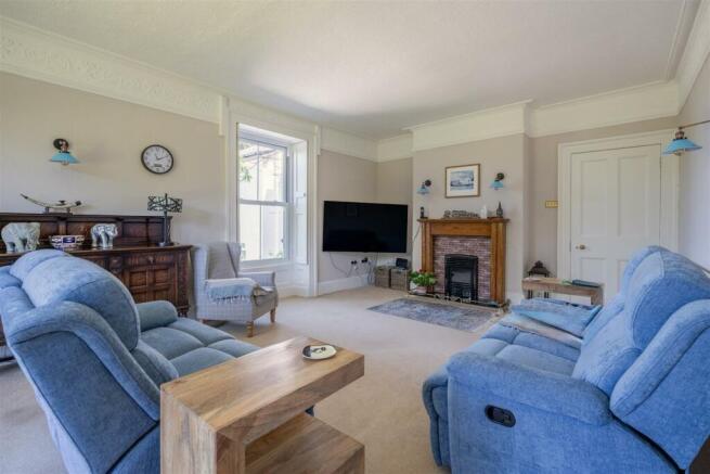 260024_33211239_I...