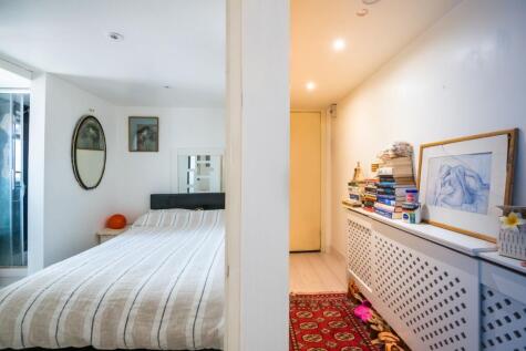 Flat B, 446 Streatham High Road, London