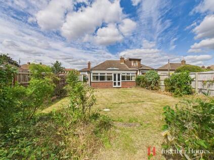 Lake Avenue, Rainham