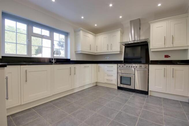 Kitchen 2.jpg