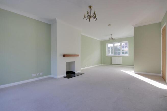 Living room 3.jpg