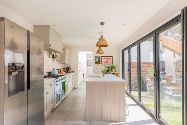 2B5PTN - Kitchen D.jpg