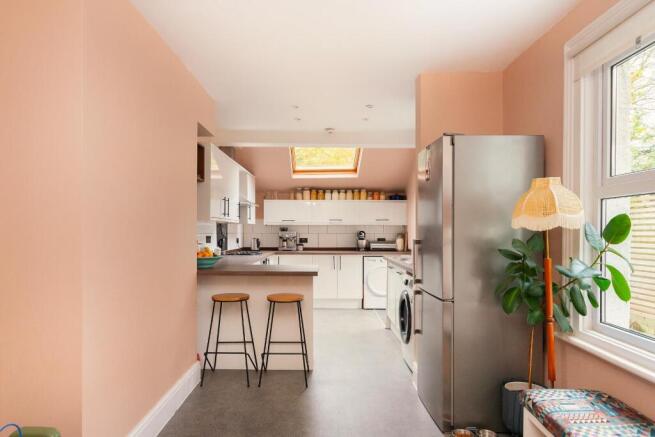 1N5R0SA - Kitchen H.jpg