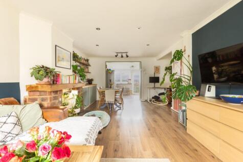 Novers Park Drive, Knowle