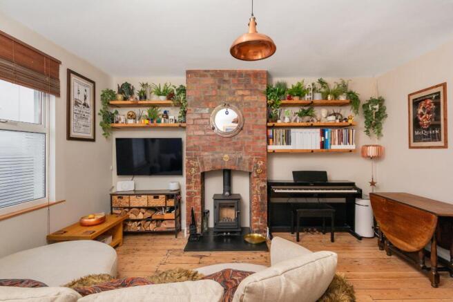 0M2SVP - Living Room E.jpg