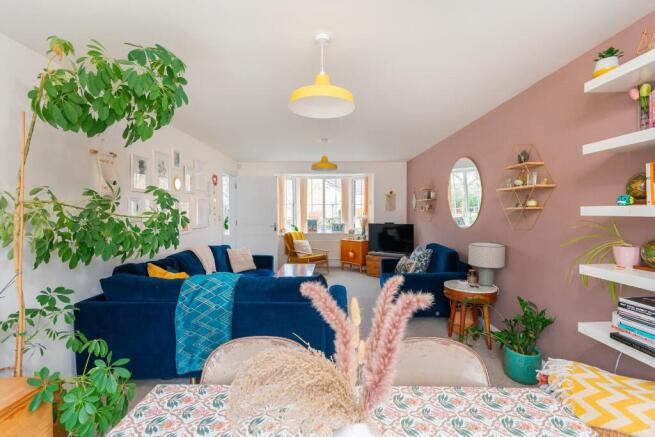 3H6WWH - Living Room A.jpg