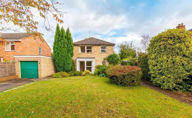 4 bed detached house to rent Nightingale Avenue, 