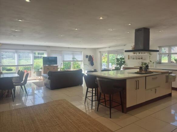 E9a15e3c-16f8-4c21-969b-9fa855cde6f4 T202510231108.jpg