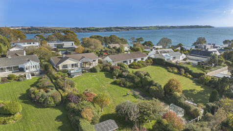 Delightful bungalow with river views, Restronguet Point