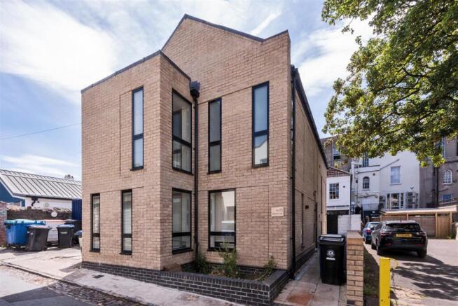 85 Hampton Lane-1.jpg