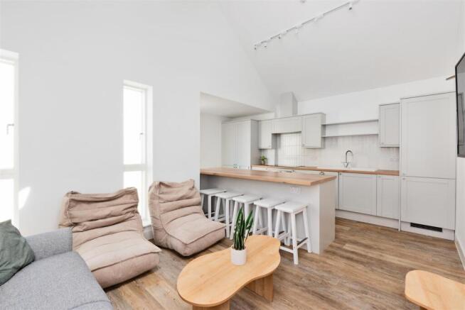 85 Hampton Lane-7.jpg