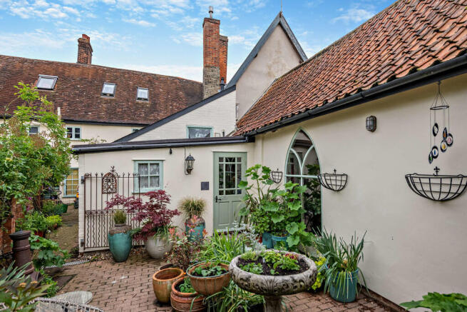 8598428-exterior0...