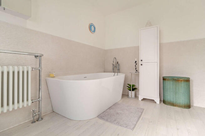 8567748-interior1...