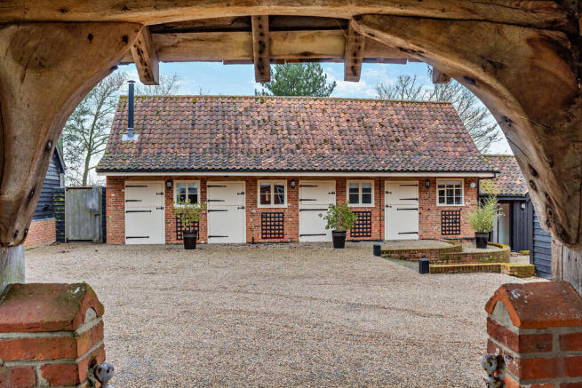 8637609-exterior2...