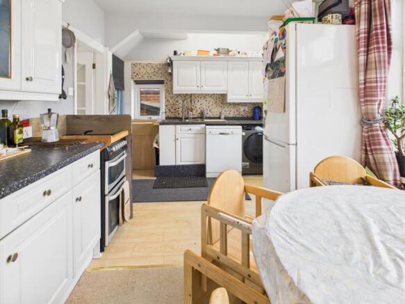 CAM04233G0-PR0035-STILL019