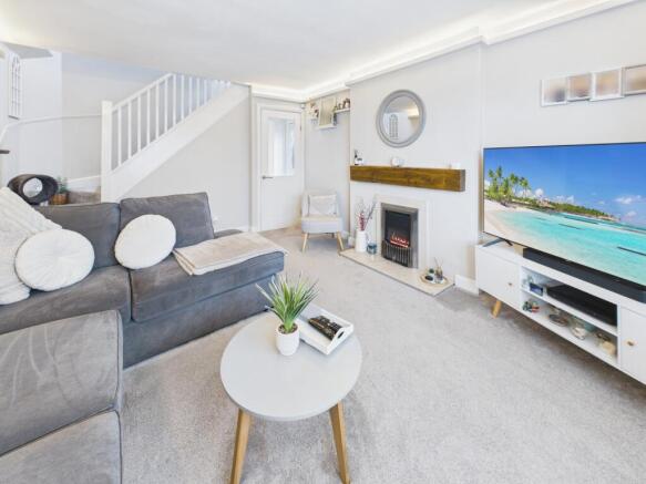 CAM04233G0-PR0049-STILL010