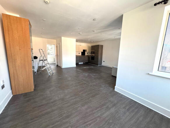 2 Bed Flat to rent High Road, Southall UB1