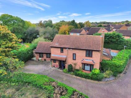 Rosebay  Close, Walnut Tree, Milton Keynes, MK7 7BL