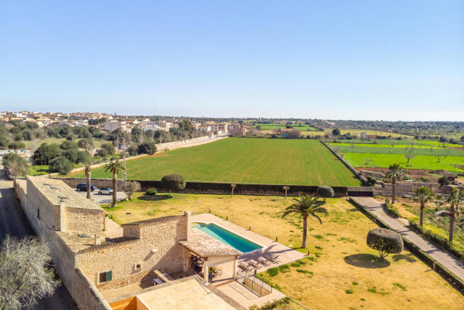 Mediterranean natural-stone finca with pool and touristic rental licence on the outskirts of Santanyi