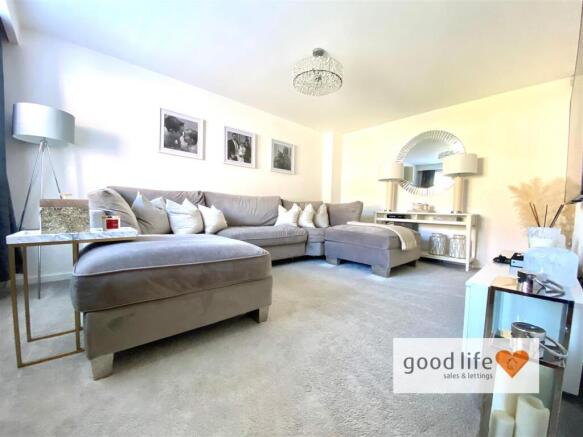 20250522_113502419_iOS15burcombeclose.jpg