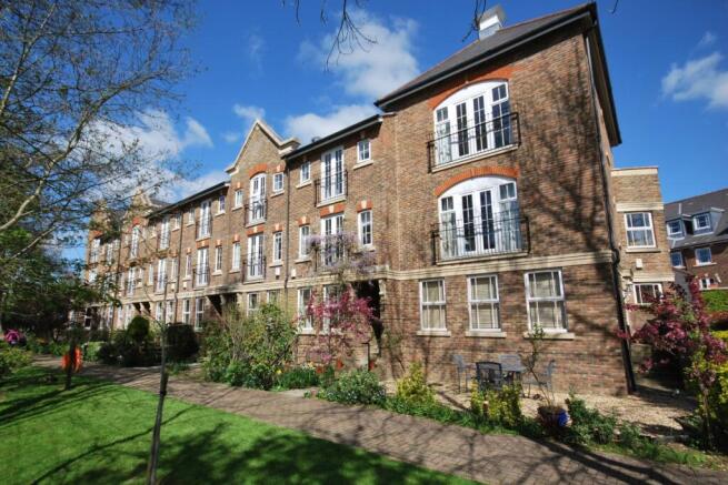 3 Bed Unfurnished Town House