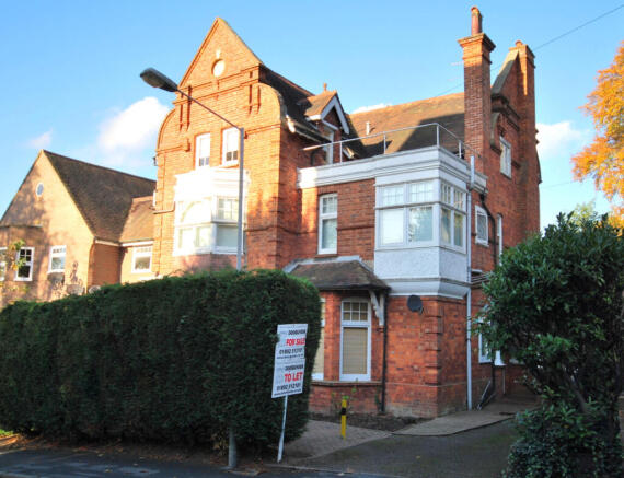 1 Bed Unfurnished Flat