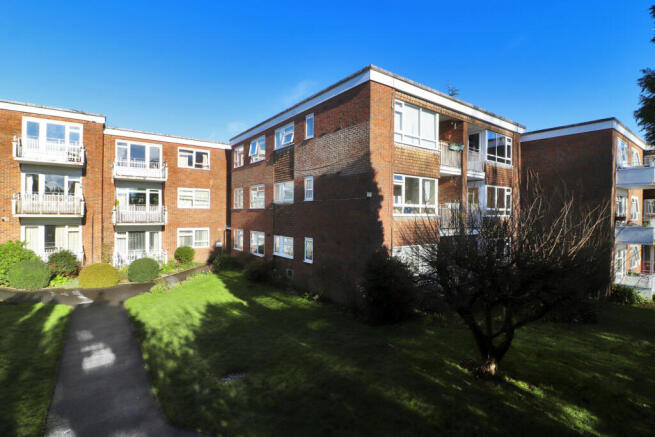 2 Bed Unfurnished Flat