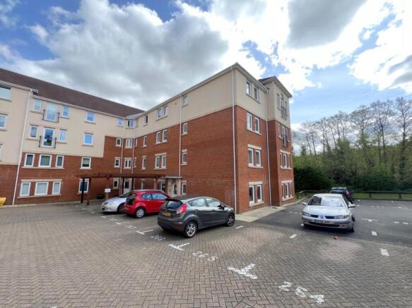 1 Bed Unfurnished Flat