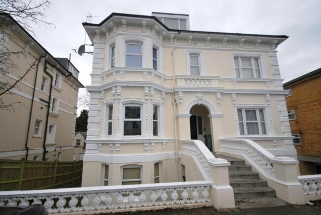 1 Bed Unfurnished Flat