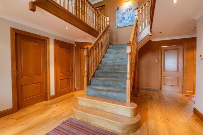 2- Hallway.jpg