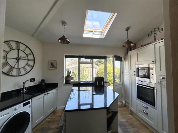Kitchen2.jpeg