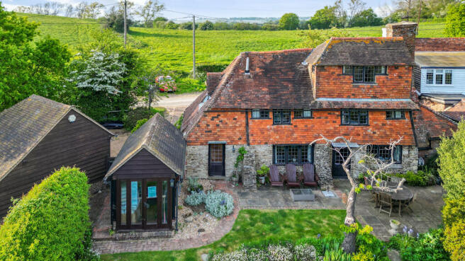 THE COTTAGE - HOG...