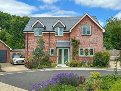Swanmore, Close to village centre