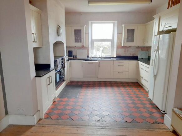 Kitchen & Dining