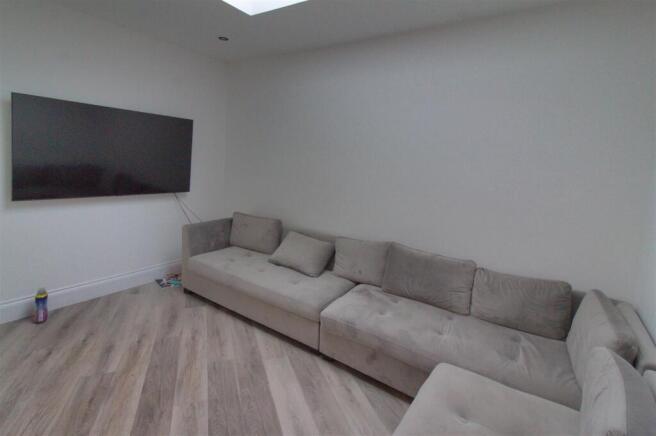 33 Sunbury Avenue (3).jpg